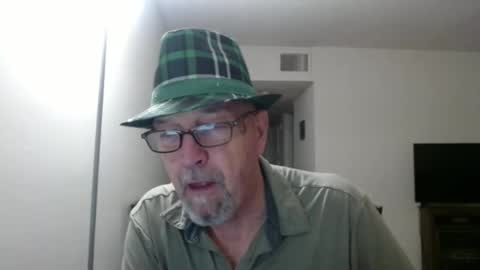 Snapshot of pipewizard chatting on February 16, 11:37 pm pipewizard online show from February 16, 11:37 pm