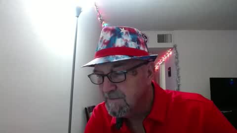 Snapshot of pipewizard chatting on January 1, 1:15 am pipewizard online show from January 1, 1:15 am