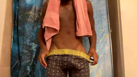 Snapshot of playboi172107 chatting on October 1, 5:55 am playboi172107 online show from October 1, 5:55 am