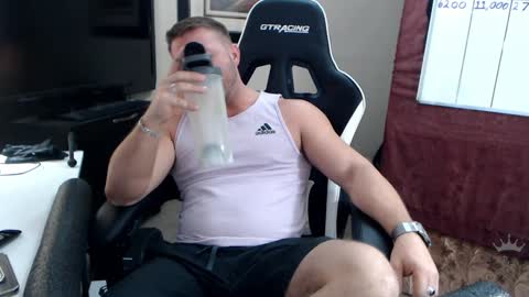 Snapshot of player2pawns chatting on December 5, 12:08 am Player online show from December 5, 12:08 am