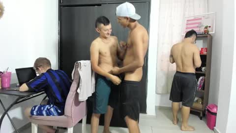 Snapshot of playhardsex chatting on December 27, 2:12 pm   online show from December 27, 2:12 pm
