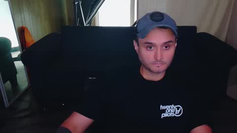 poo_c_licker213 online show from October 13, 3:07 pm