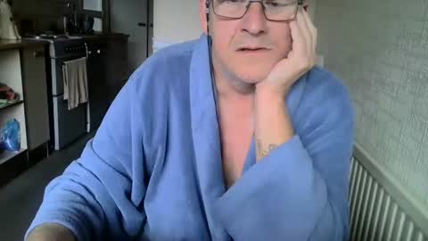 Snapshot of poshman65 chatting on October 25, 9:00 am poshman65 online show from October 25, 9:00 am