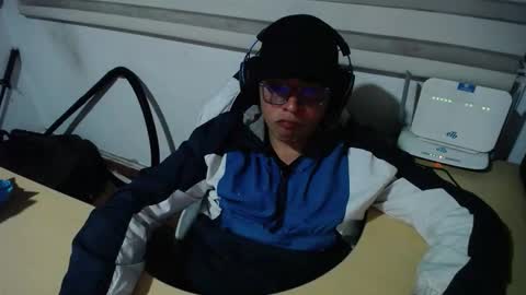 powerfulzeus2 online show from October 9, 2:38 am