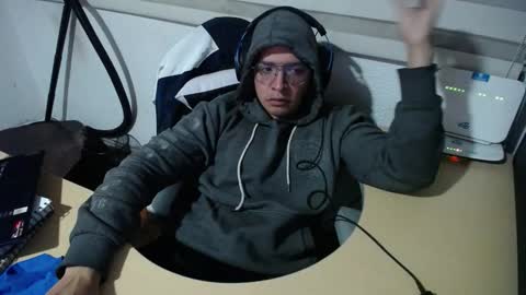 powerfulzeus2 online show from November 17, 3:20 am