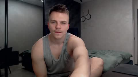 Justin online show from December 8, 8:36 pm