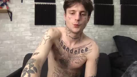 pretty boy online show from February 1, 4:14 am