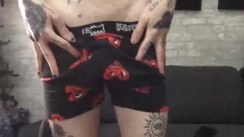 pretty boy online show from December 18, 5:26 am