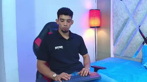 prince_arthur77 online show from June 2, 4:41 pm