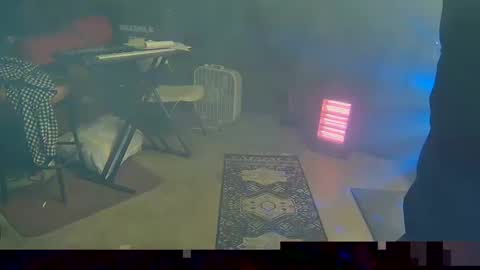 punkrunr083 online show from October 1, 7:23 am