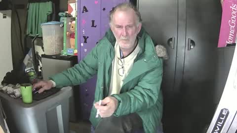 Snapshot of pussy_licker0127 chatting on December 12, 3:27 pm Mark online show from December 12, 3:27 pm