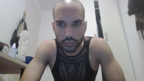 Snapshot of pussyboy32947 chatting on October 20, 1:20 am pussyboy32947 online show from October 20, 1:20 am