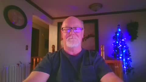 Snapshot of pussylover1365 chatting on February 5, 10:33 pm pussylover1365 online show from February 5, 10:33 pm