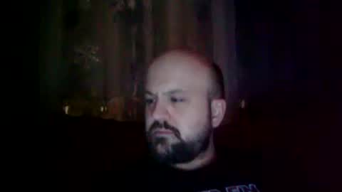 Snapshot of quebecboy233 chatting on December 18, 1:05 am quebecboy233 online show from December 18, 1:05 am