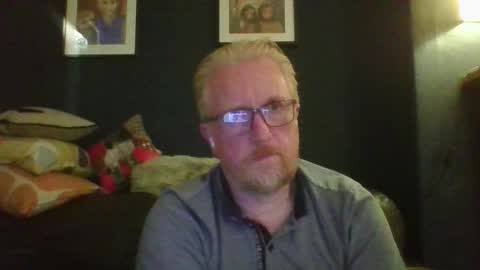 Snapshot of r_o_h_a_n chatting on October 1, 11:41 pm r_o_h_a_n online show from October 1, 11:41 pm