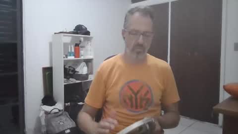 Snapshot of rafaelsel chatting on October 9, 11:20 pm Big Uncle Jungle online show from October 9, 11:20 pm