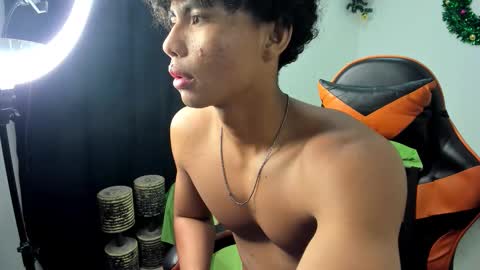 randy_escobar online show from December 14, 12:12 pm