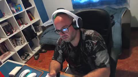 ravingr3d3 online show from April 30, 5:31 pm