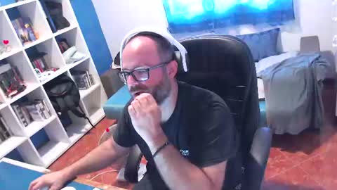 ravingr3d3 online show from July 15, 10:44 am