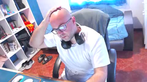 ravingr3d3 online show from May 22, 10:42 am