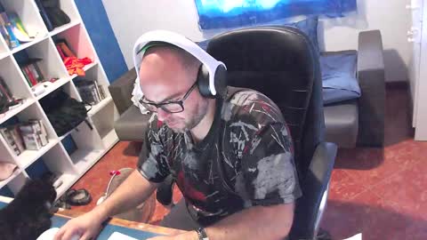 ravingr3d3 online show from May 29, 8:35 am