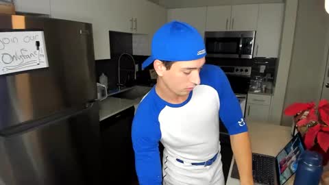 Snapshot of rawr_itsben chatting on January 6, 11:52 pm Its Ben online show from January 6, 11:52 pm