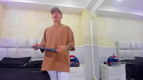 Raymond Stonee online show from January 16, 12:42 pm