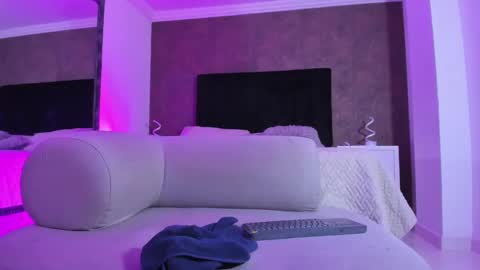 Raymond Stonee online show from December 10, 4:49 pm