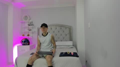 Raymond Stonee online show from January 19, 1:44 pm