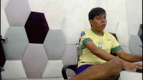 raystewart  online show from November 26, 2:14 am