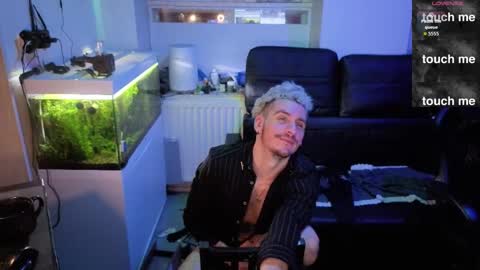 Rayzel online show from February 7, 6:02 pm