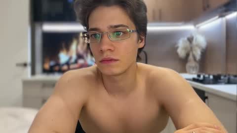 Snapshot of realsupermichael chatting on February 27, 6:42 pm AliceEve online show from February 27, 6:42 pm