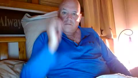 Snapshot of recman15 chatting on October 18, 3:00 am Mtn. Man online show from October 18, 3:00 am