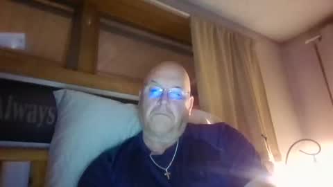 Snapshot of recman15 chatting on October 8, 3:11 am Mtn. Man online show from October 8, 3:11 am