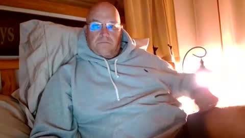 Snapshot of recman15 chatting on October 28, 2:58 am Mtn. Man online show from October 28, 2:58 am