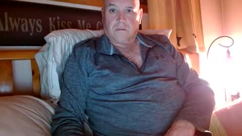 Snapshot of recman15 chatting on October 25, 3:30 am Mtn. Man online show from October 25, 3:30 am