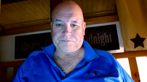 Snapshot of recman15 chatting on October 19, 4:06 am Mtn. Man online show from October 19, 4:06 am