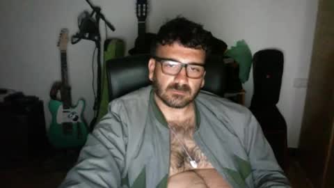 redbonezzzz online show from April 9, 1:47 am