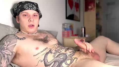 Snapshot of redrumbackwards chatting on February 11, 8:42 pm redrum online show from February 11, 8:42 pm