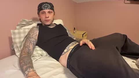 Snapshot of redrumbackwards chatting on September 11, 4:44 am redrum online show from September 11, 4:44 am