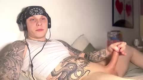 Snapshot of redrumbackwards chatting on March 7, 7:52 am redrum online show from March 7, 7:52 am