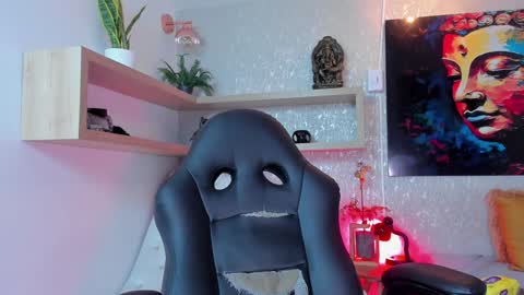 Snapshot of regan_pearson chatting on December 17, 7:29 am Regan online show from December 17, 7:29 am