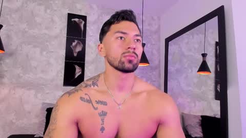 Snapshot of regan_pearson chatting on February 24, 3:23 am Regan online show from February 24, 3:23 am