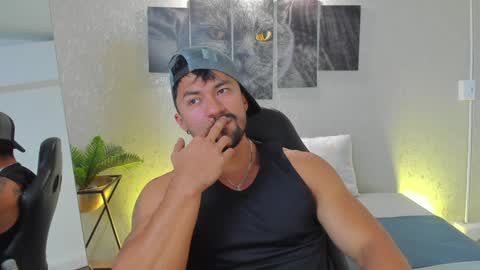 Snapshot of regan_pearson chatting on December 16, 4:23 am Regan online show from December 16, 4:23 am