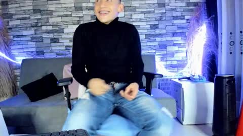 Snapshot of rey_masterhot chatting on October 17, 12:14 am reymasterhot online show from October 17, 12:14 am