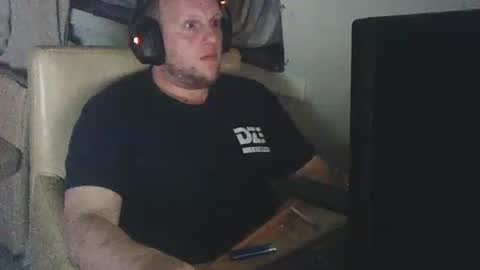 richardd110011 online show from May 24, 2:06 am
