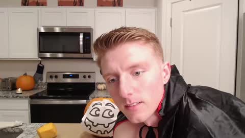 Snapshot of richiewest chatting on October 4, 1:32 am Richie online show from October 4, 1:32 am