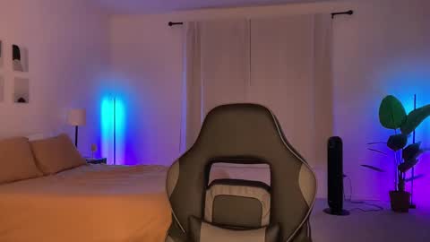 Snapshot of richiewest chatting on February 19, 12:14 am Richie online show from February 19, 12:14 am