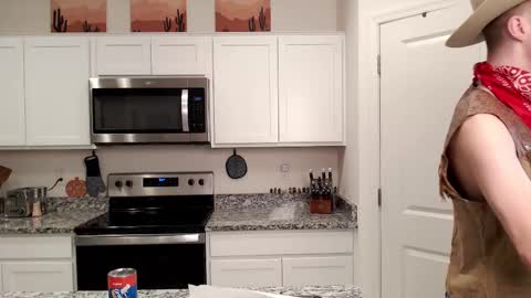 Snapshot of richiewest chatting on October 18, 1:10 am Richie online show from October 18, 1:10 am