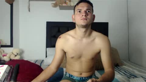 Snapshot of richr_latin_boy chatting on February 22, 6:59 pm rich online show from February 22, 6:59 pm